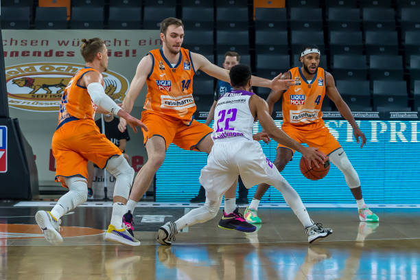 明显缺乏 明显缺乏