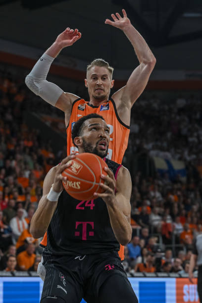 波波维奇与 波波维奇与